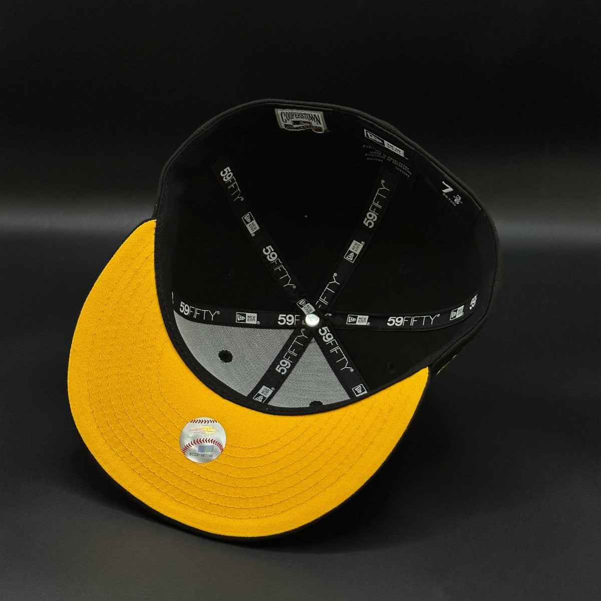 Black Yellow New York Yankees 1999 World Series fitted hat, view 5