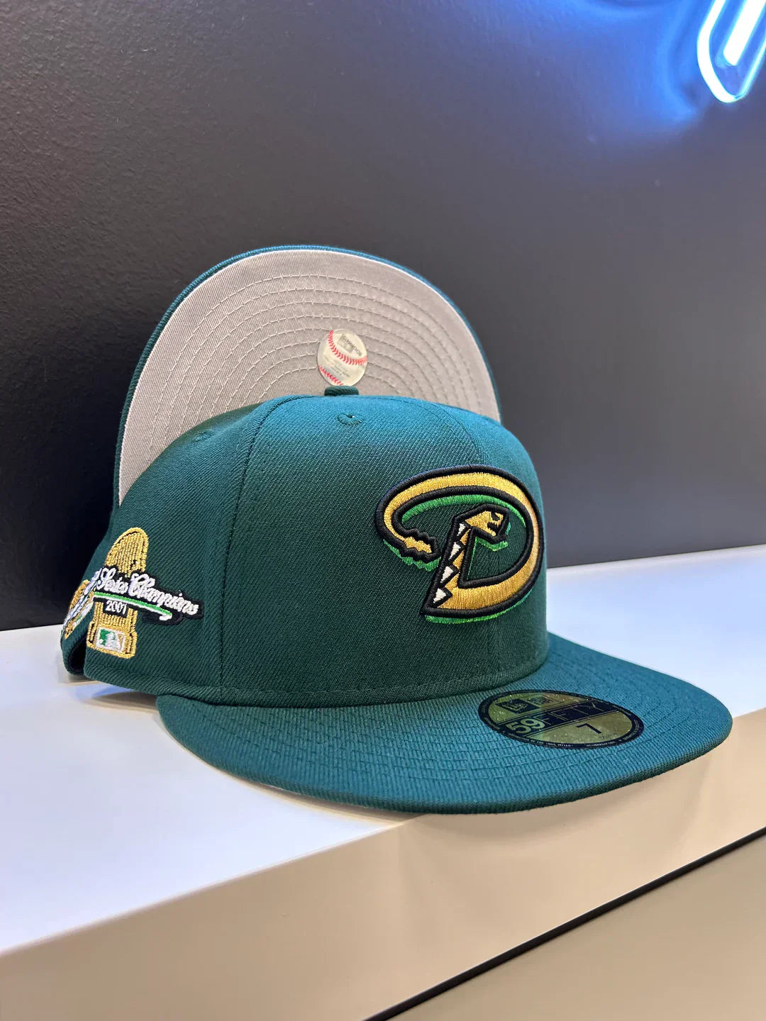 Green Arizona Diamondbacks 2001 World Series Champions Fitted Hat - view 2