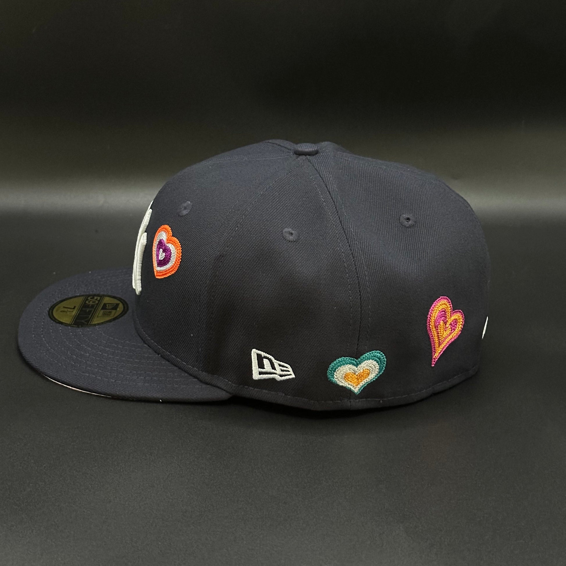 Navy New York Yankees Hearts Fitted Cap - view 3