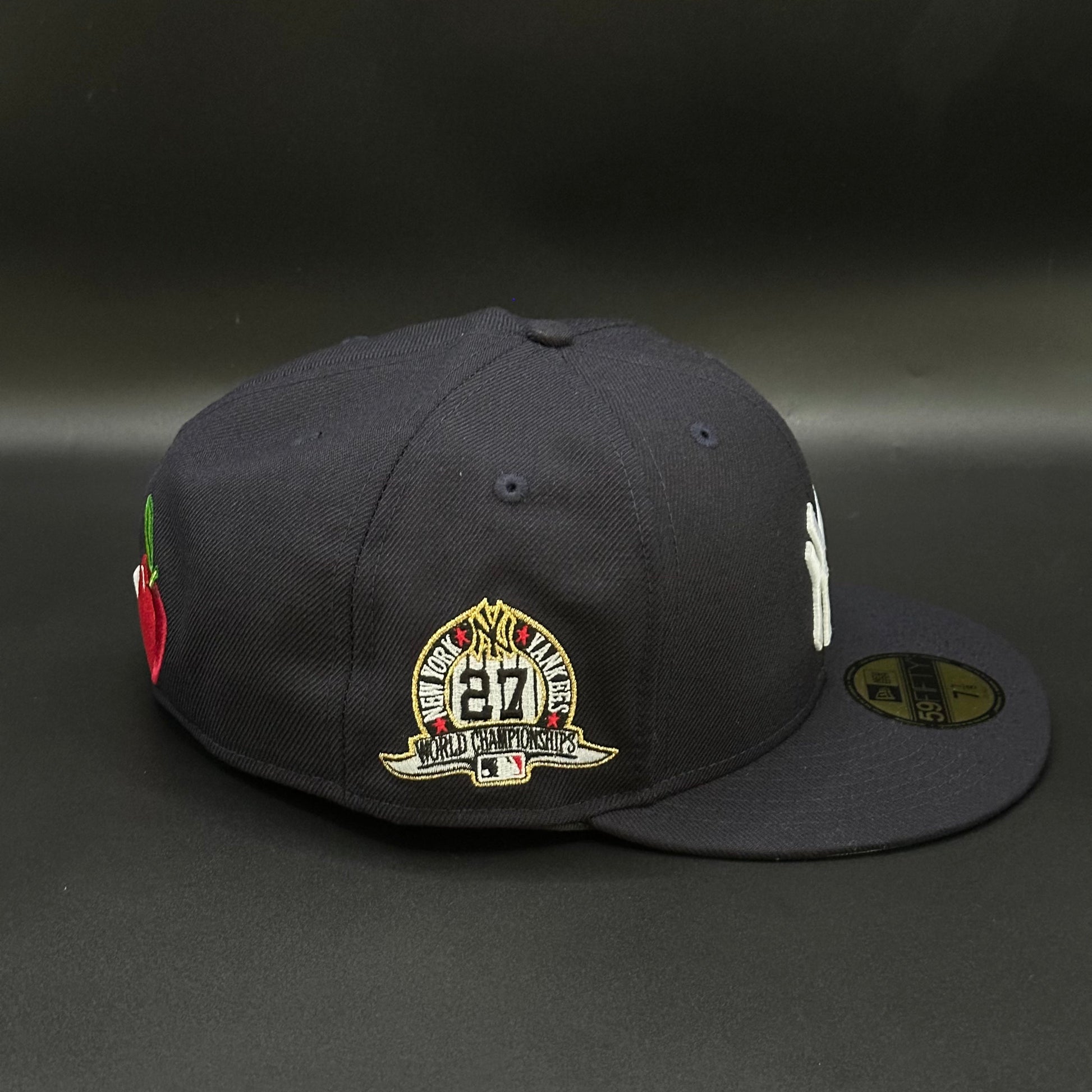 Navy New York Yankees Statue of Liberty 27 Patch Fitted Cap - view 2