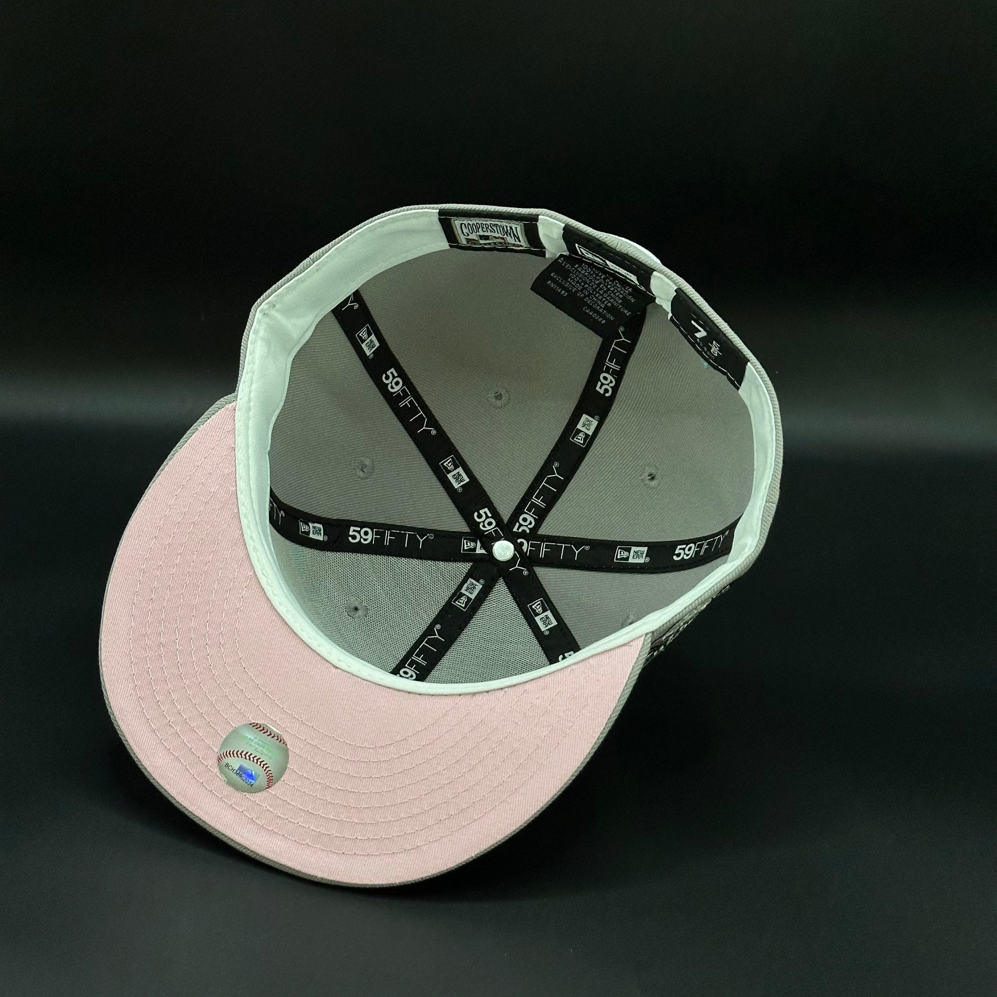 Grey New York Yankees 2002 World Series Pink Fitted Cap - view 5