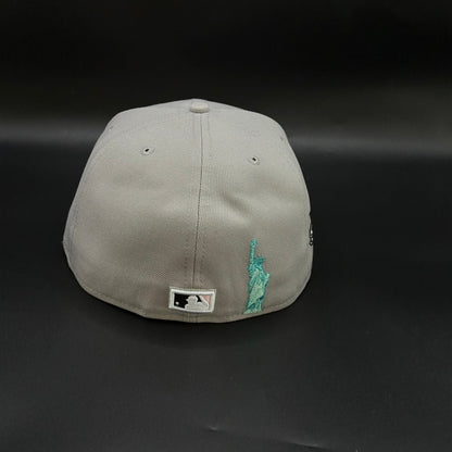 Grey New York Yankees 2002 World Series Pink Fitted Cap - view 4