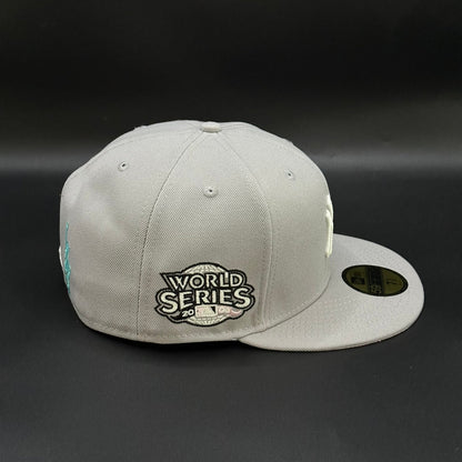 Grey New York Yankees 2002 World Series Pink Fitted Cap - view 2
