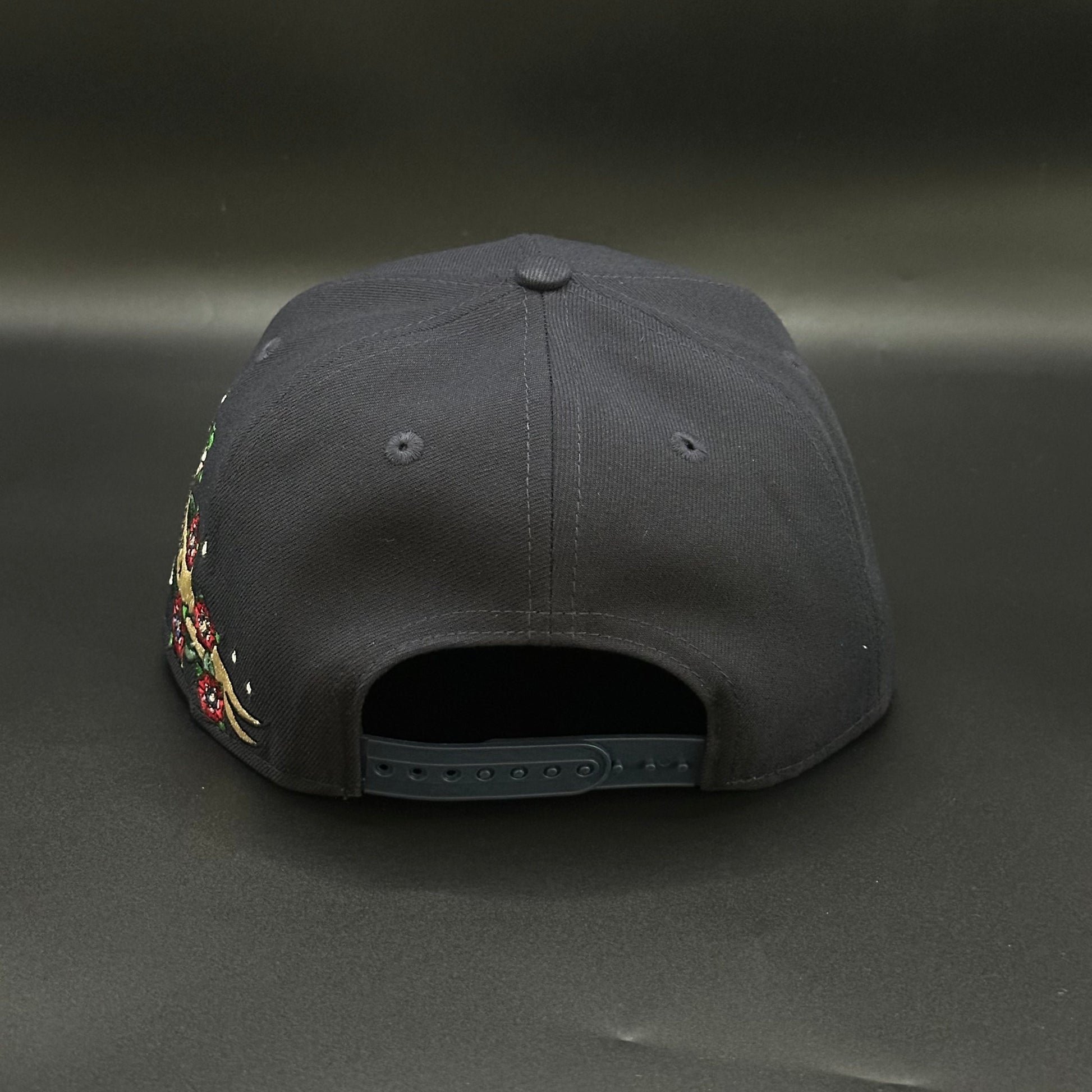 Navy New York Yankees Stripe Snapback - view 5