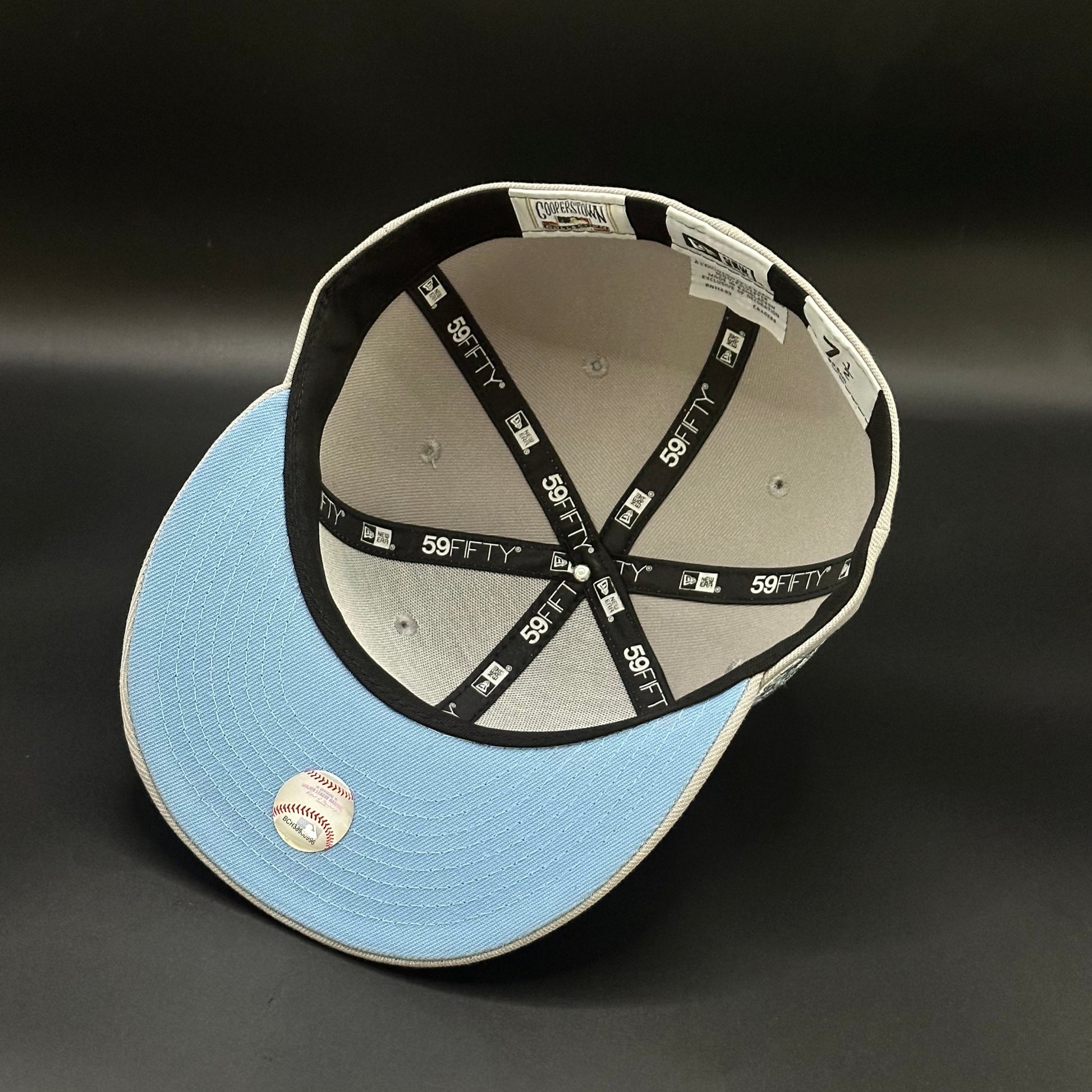 Grey Icy New York Yankees 1999 World Series Fitted Cap - view 5