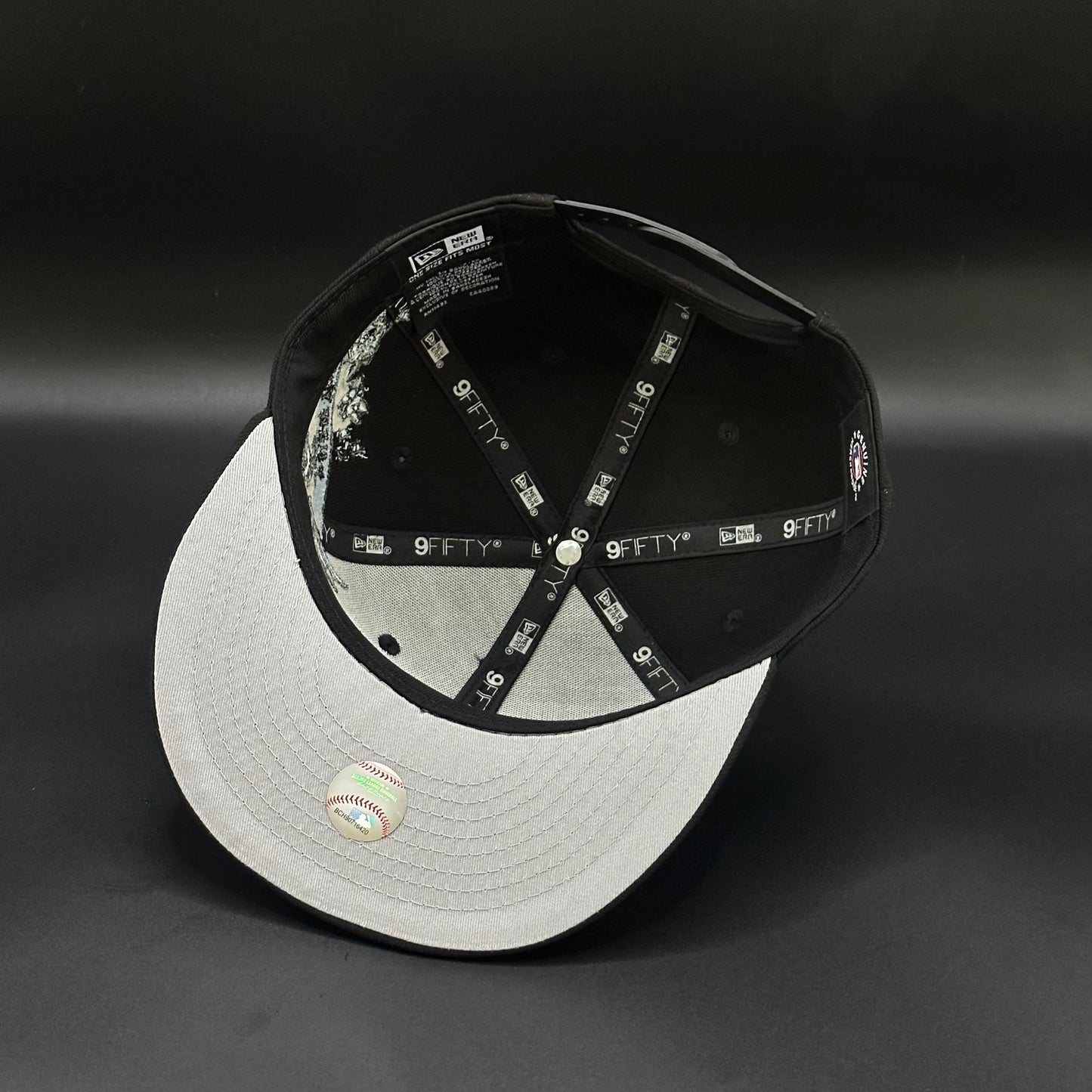 Black New York Yankees Stripe Snapback