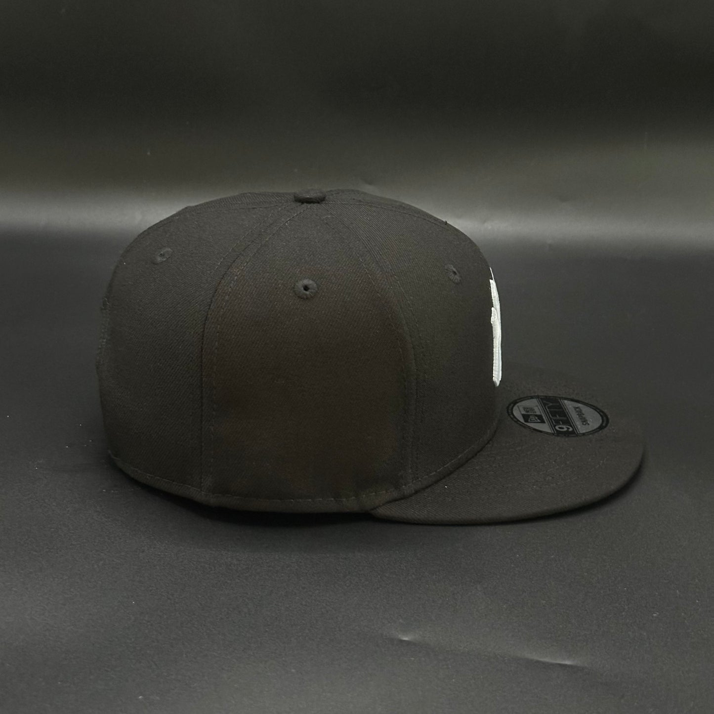 Black New York Yankees Stripe Snapback