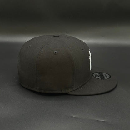 Black New York Yankees Stripe Snapback - view 3