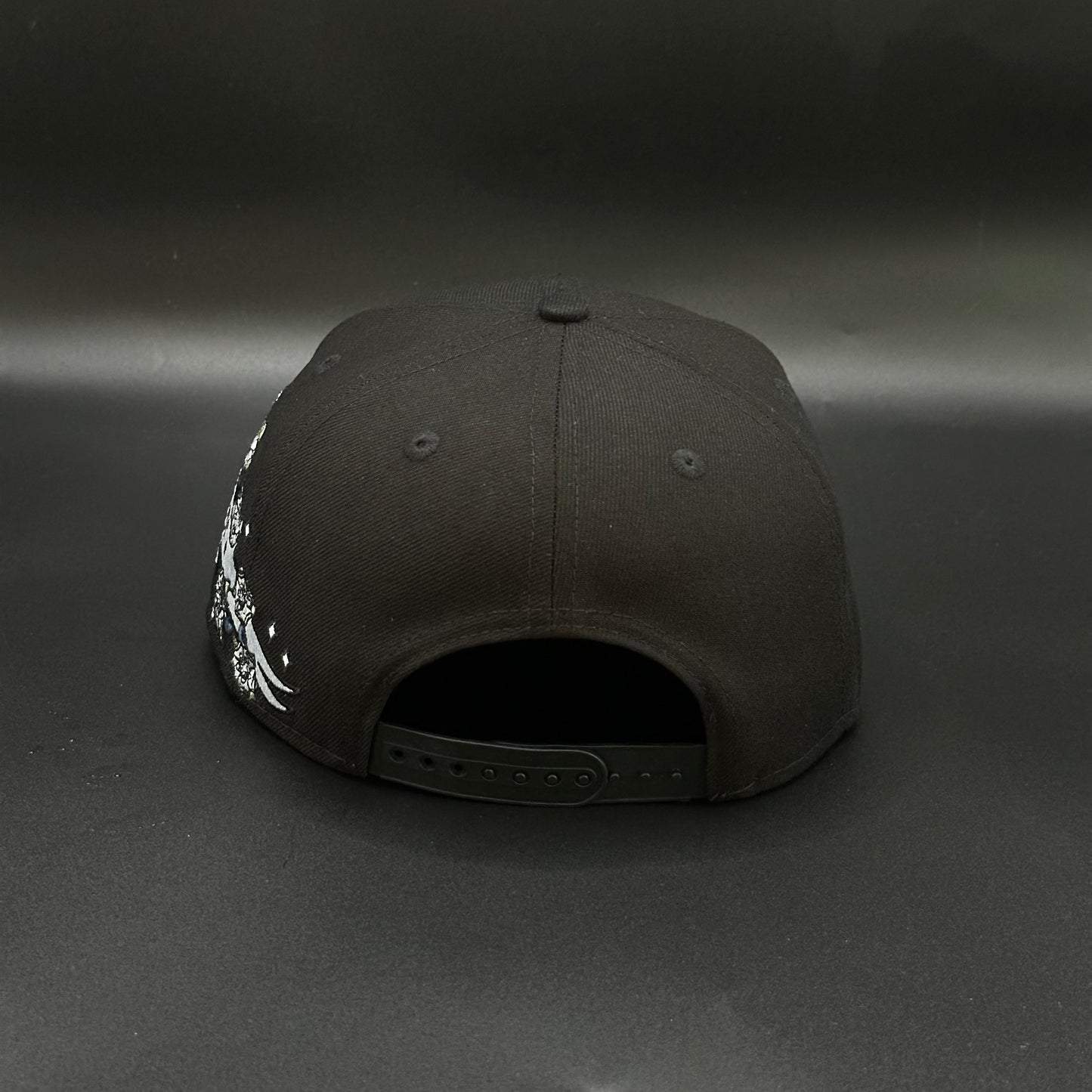 Black New York Yankees Stripe Snapback - view 4