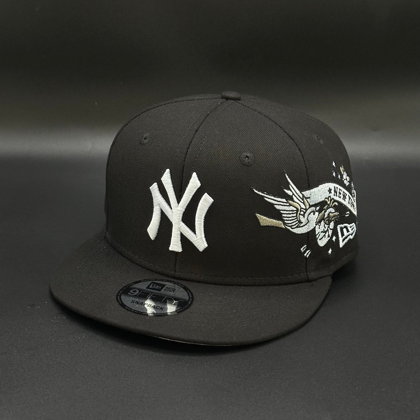 Black New York Yankees Stripe Snapback