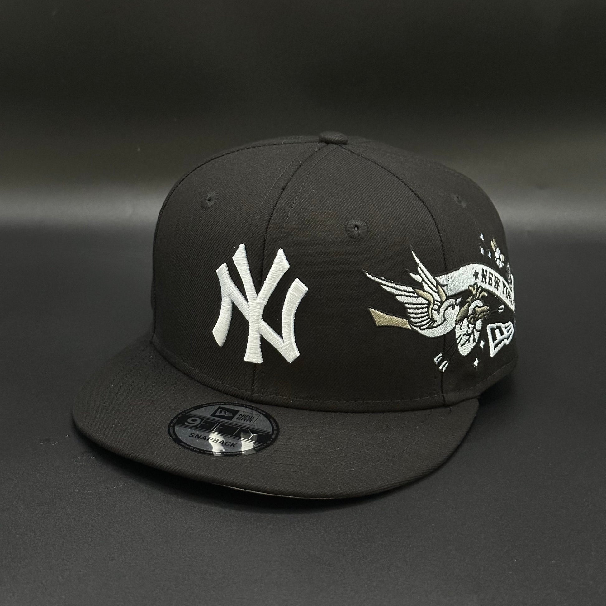 Black New York Yankees Stripe Snapback
