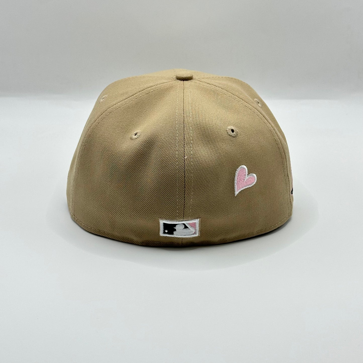 Camel NY Yankees Heart Derek Patch Fitted - view 4
