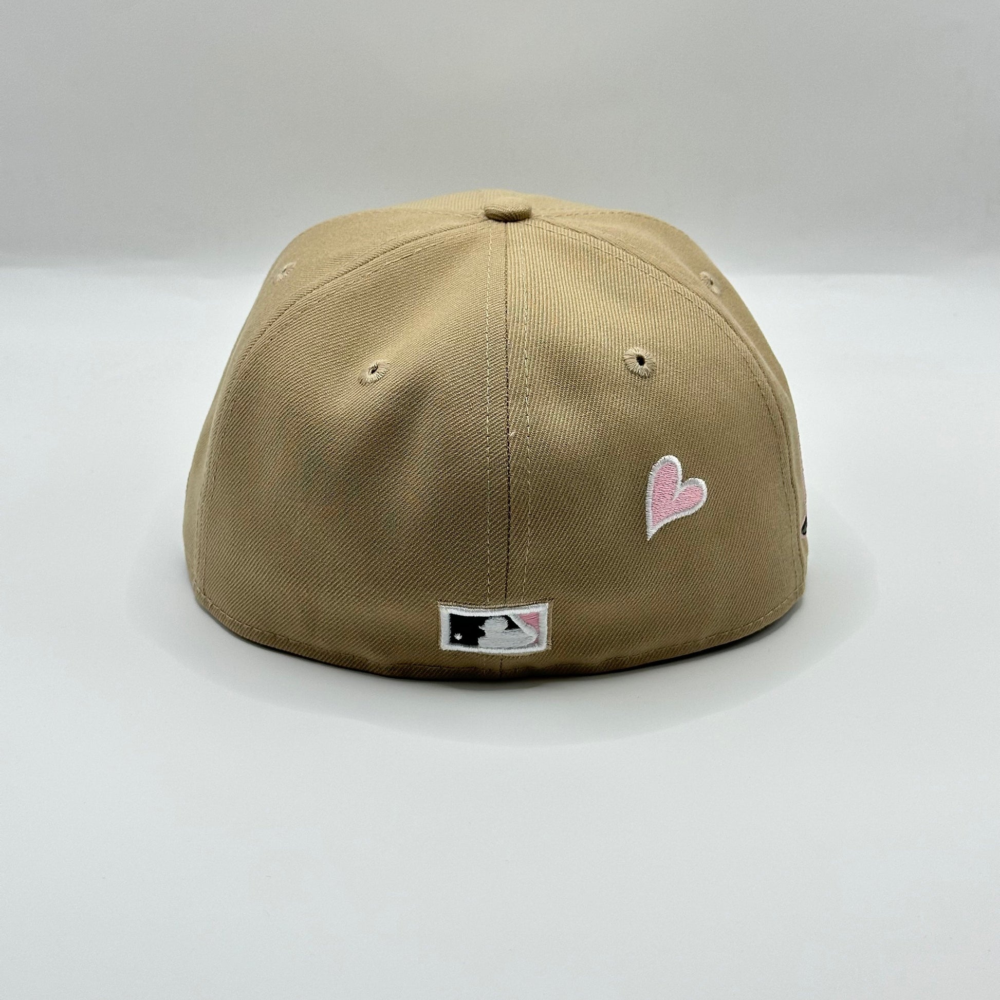 Camel NY Yankees Heart Derek Patch Fitted - view 4
