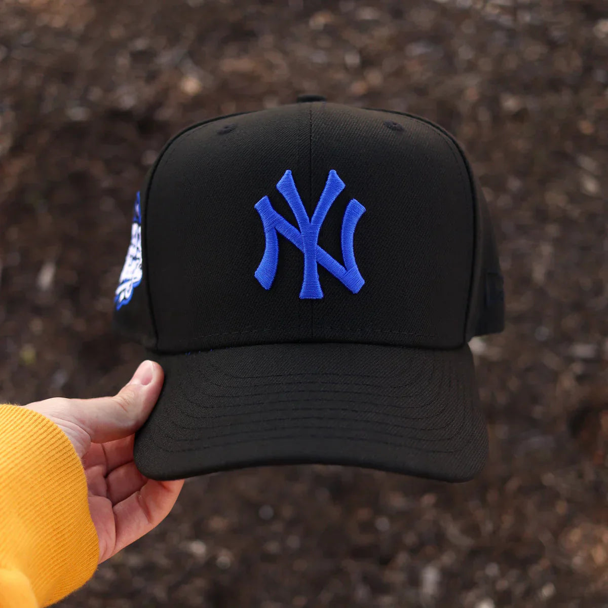 Black Dark Blue New York Yankees 1999 World Series Fitted Hat - view 2
