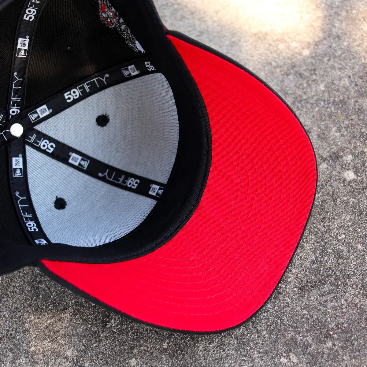 Black Red New York Yankees 1998 World Series Fitted Hat - view 9