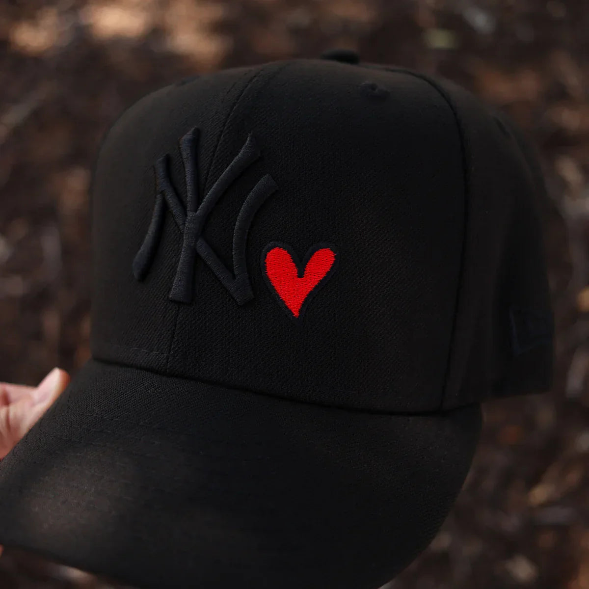Black Red New York Yankees 1998 World Series Fitted Hat - view 4