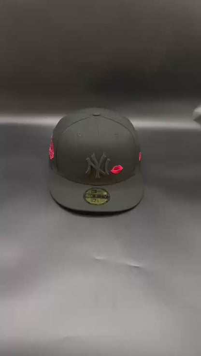 Black Red Kiss New York Yankees 1999 World Series  Fitted Cap